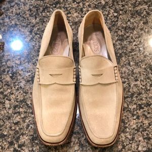 Tod’s Beige nubuck penny loafers